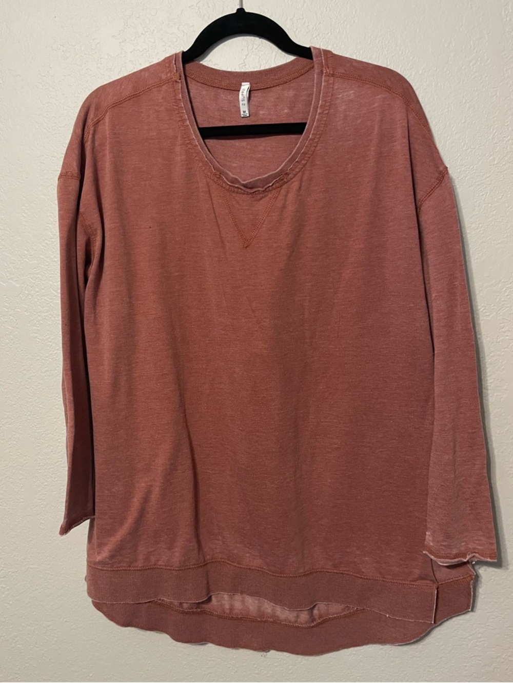 Z Supply Washed Terracotta Long Sleeve Knit Top Raw Hem Casual Pullover M
